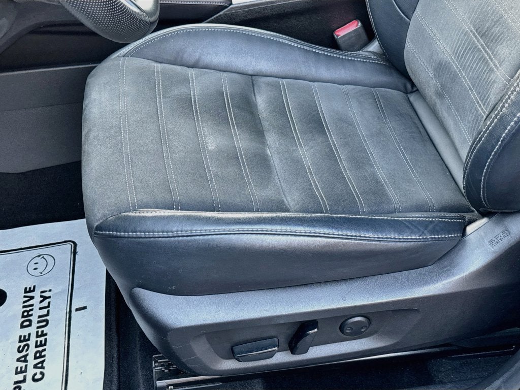 2023 Mitsubishi Outlander Base