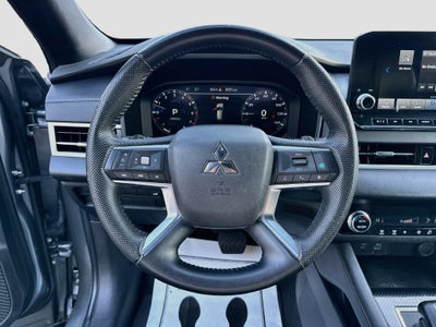 2023 Mitsubishi Outlander Base