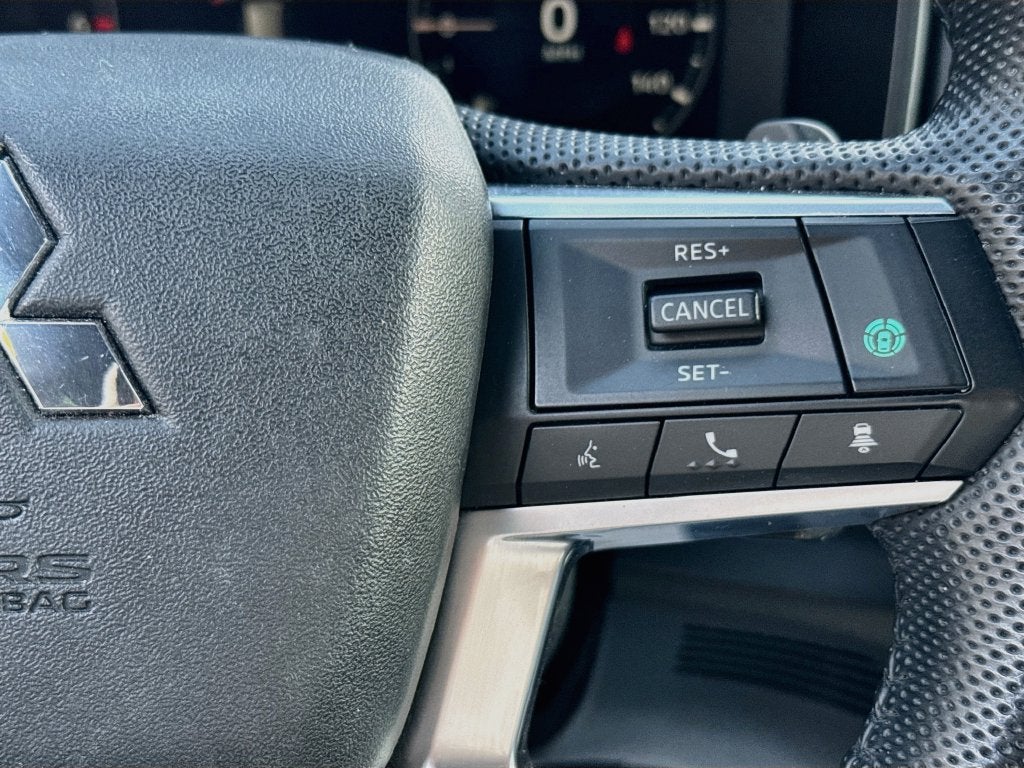 2023 Mitsubishi Outlander Base