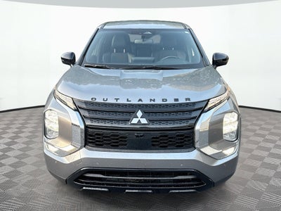 2023 Mitsubishi Outlander Base