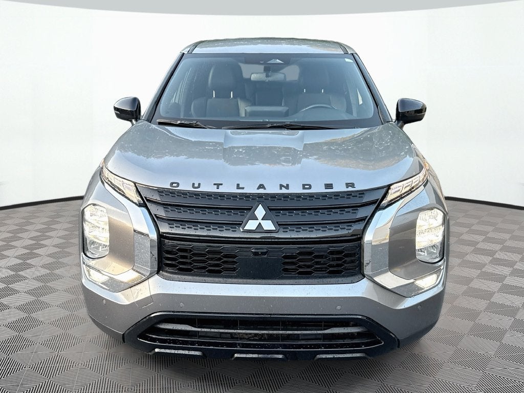 2023 Mitsubishi Outlander Base