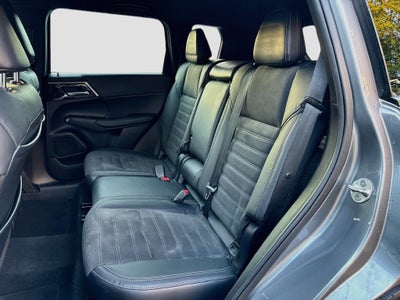2023 Mitsubishi Outlander Base