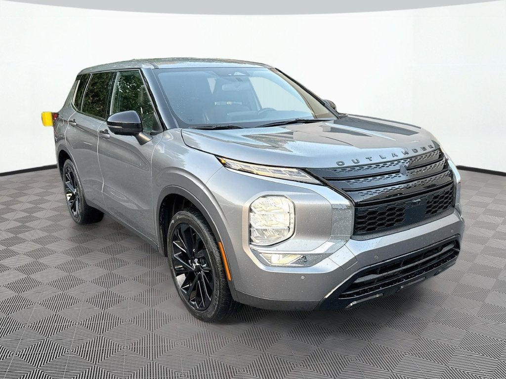 2023 Mitsubishi Outlander Base