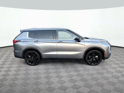 2023 Mitsubishi Outlander Base