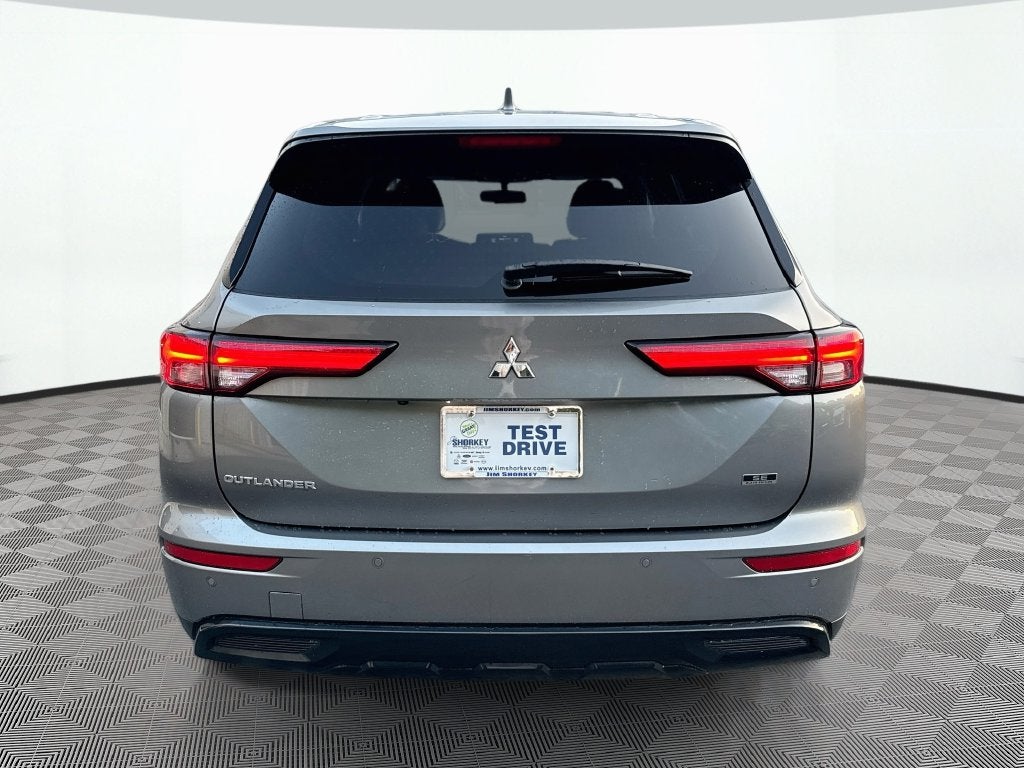 2023 Mitsubishi Outlander Base