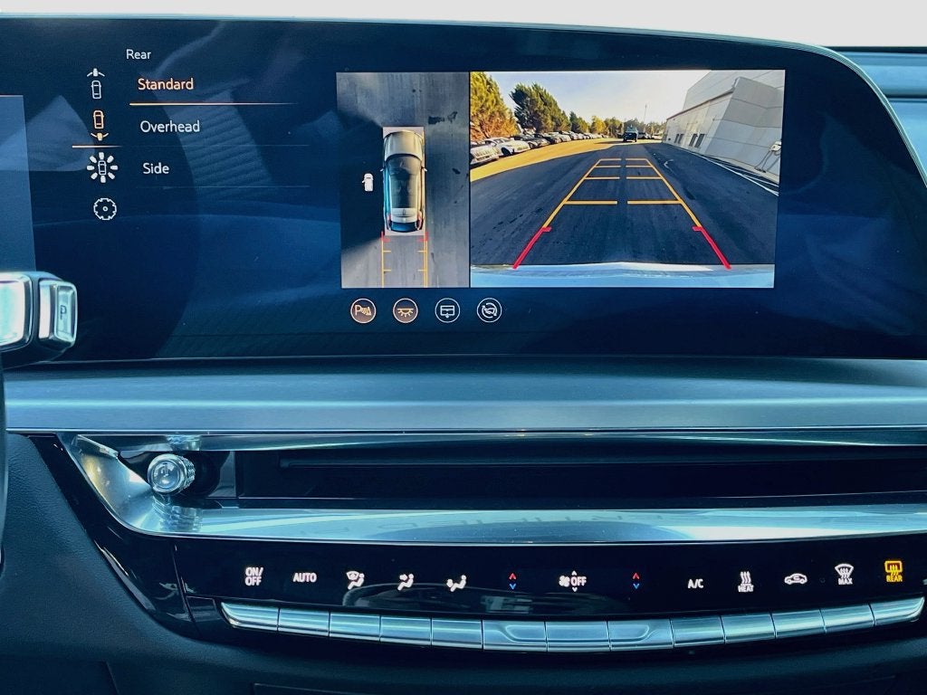 2024 Cadillac LYRIQ Luxury 1