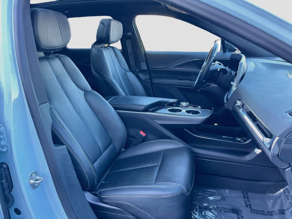 2024 Cadillac LYRIQ Luxury 1