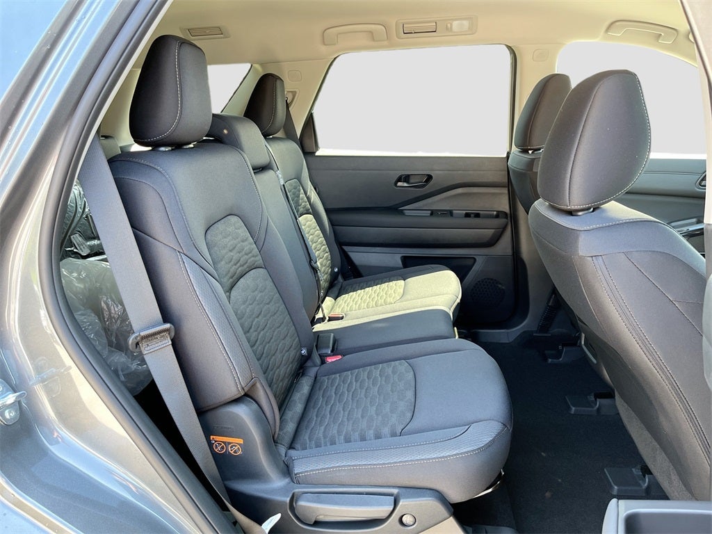 2025 Nissan Pathfinder S