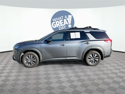 2022 Nissan Pathfinder SV