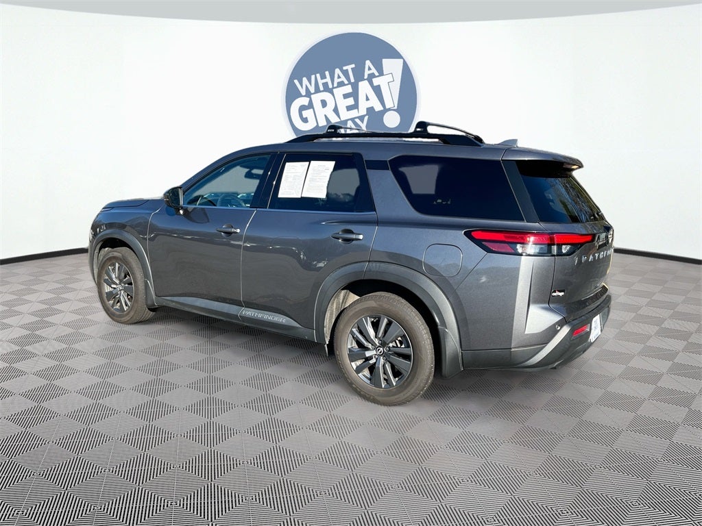 2022 Nissan Pathfinder SV