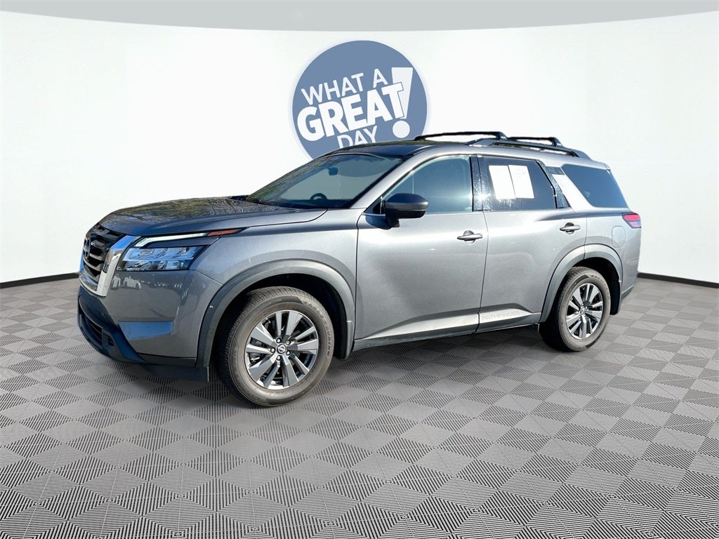 2022 Nissan Pathfinder SV