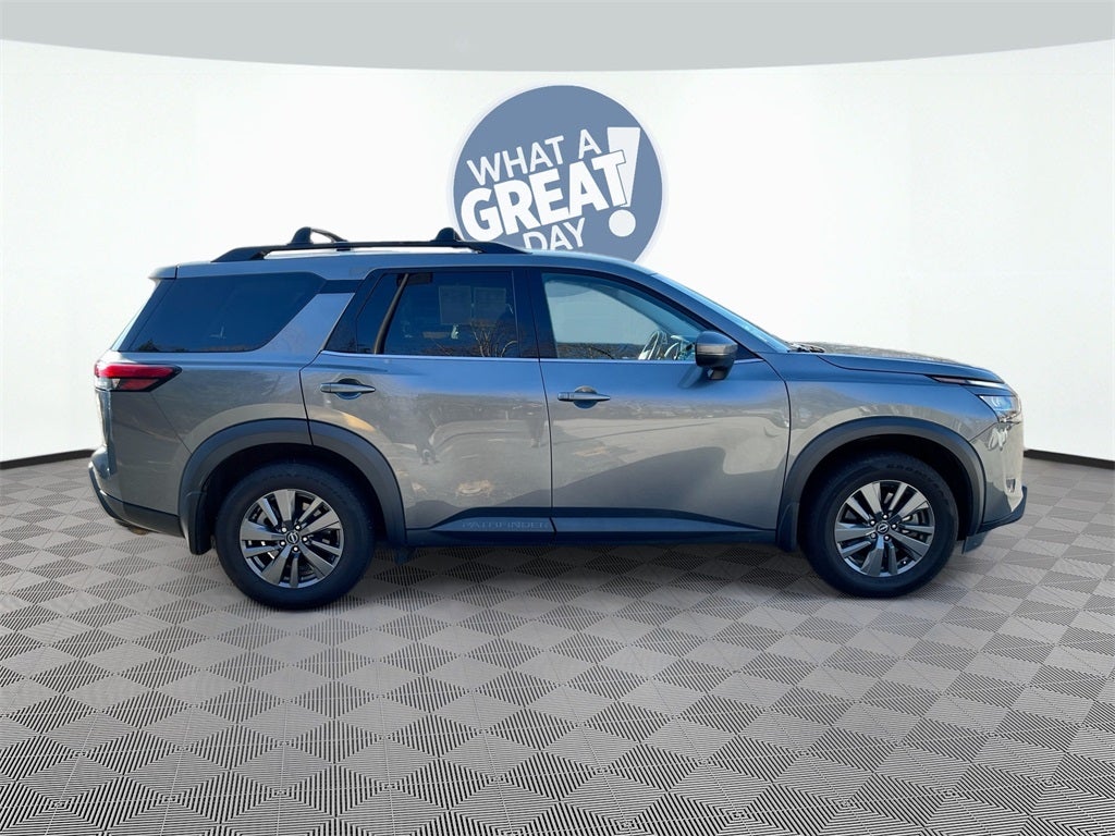 2022 Nissan Pathfinder SV