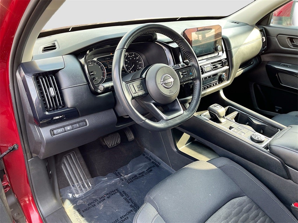 2023 Nissan Pathfinder SV