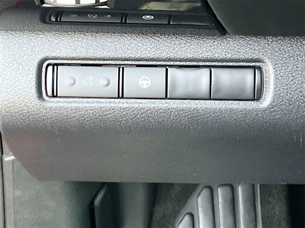 2023 Nissan Pathfinder SV