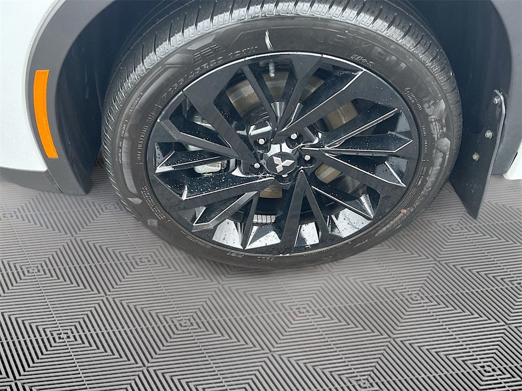 2024 Mitsubishi Outlander Base