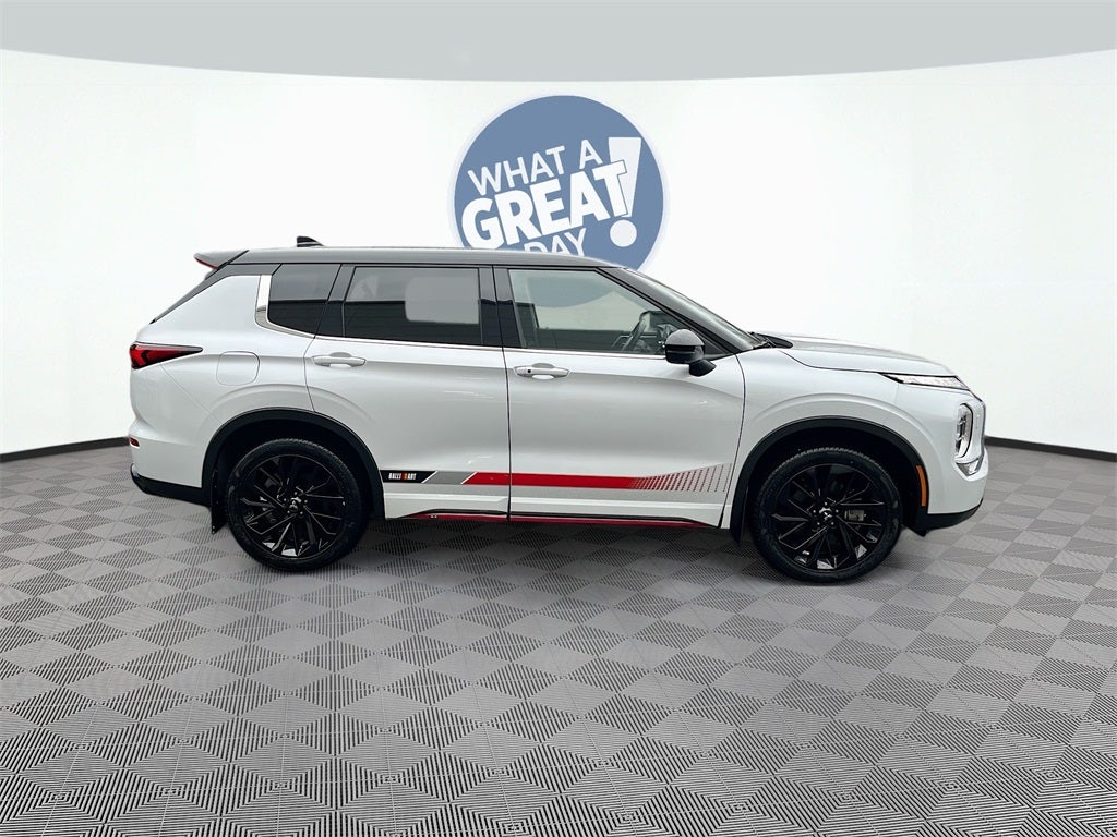 2024 Mitsubishi Outlander Base