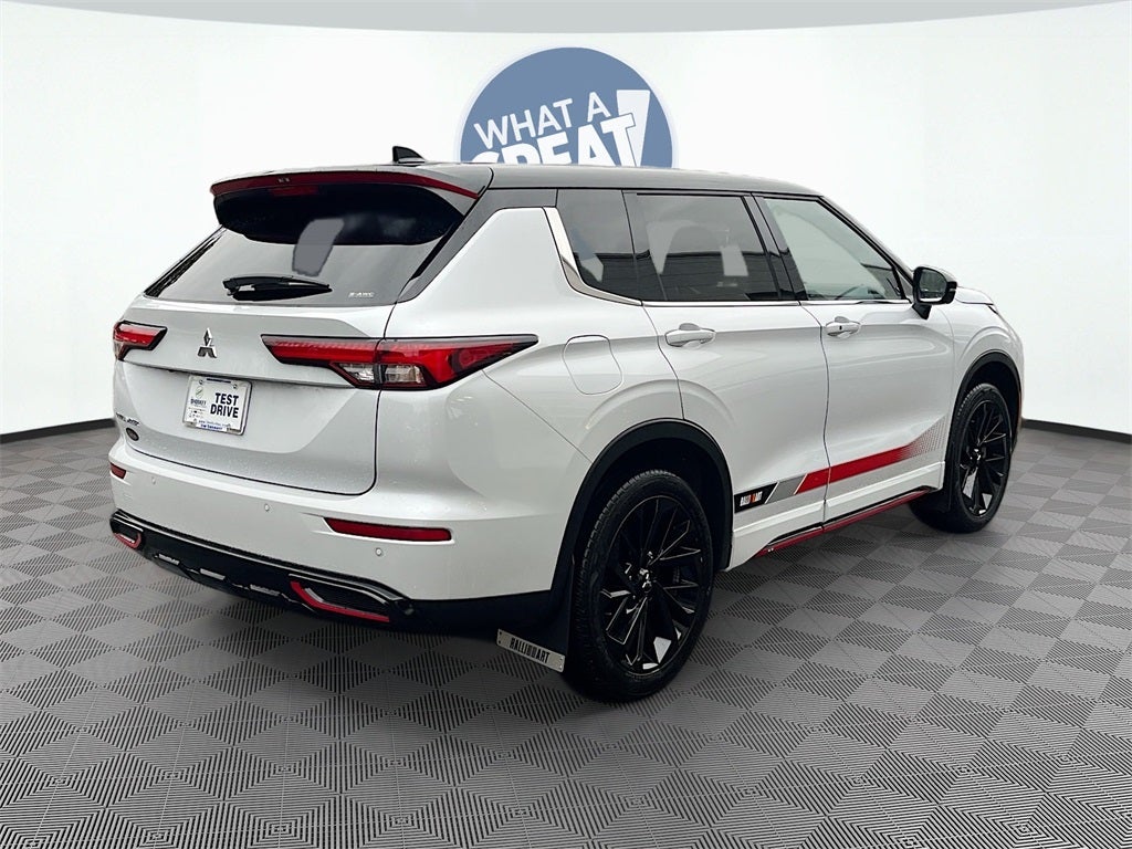 2024 Mitsubishi Outlander Base