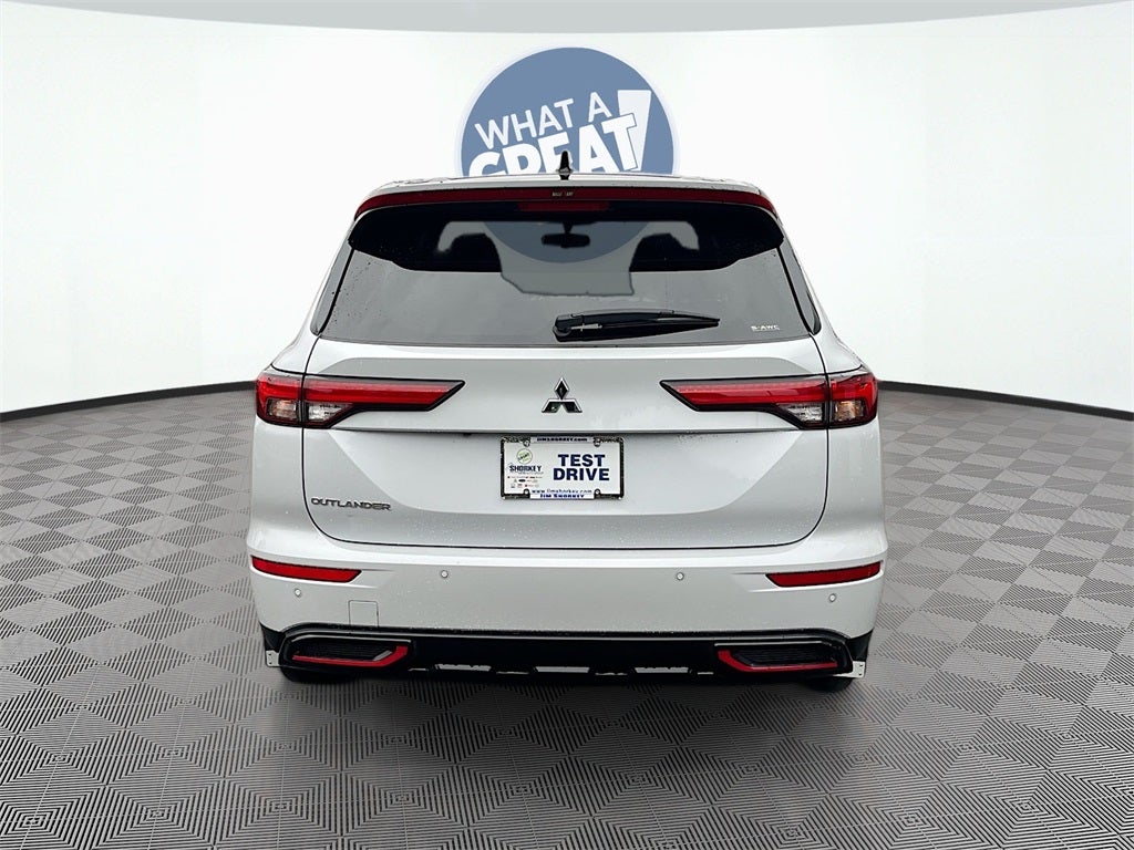 2024 Mitsubishi Outlander Base