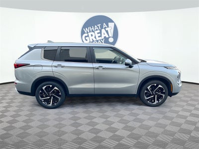 2024 Mitsubishi Outlander Base