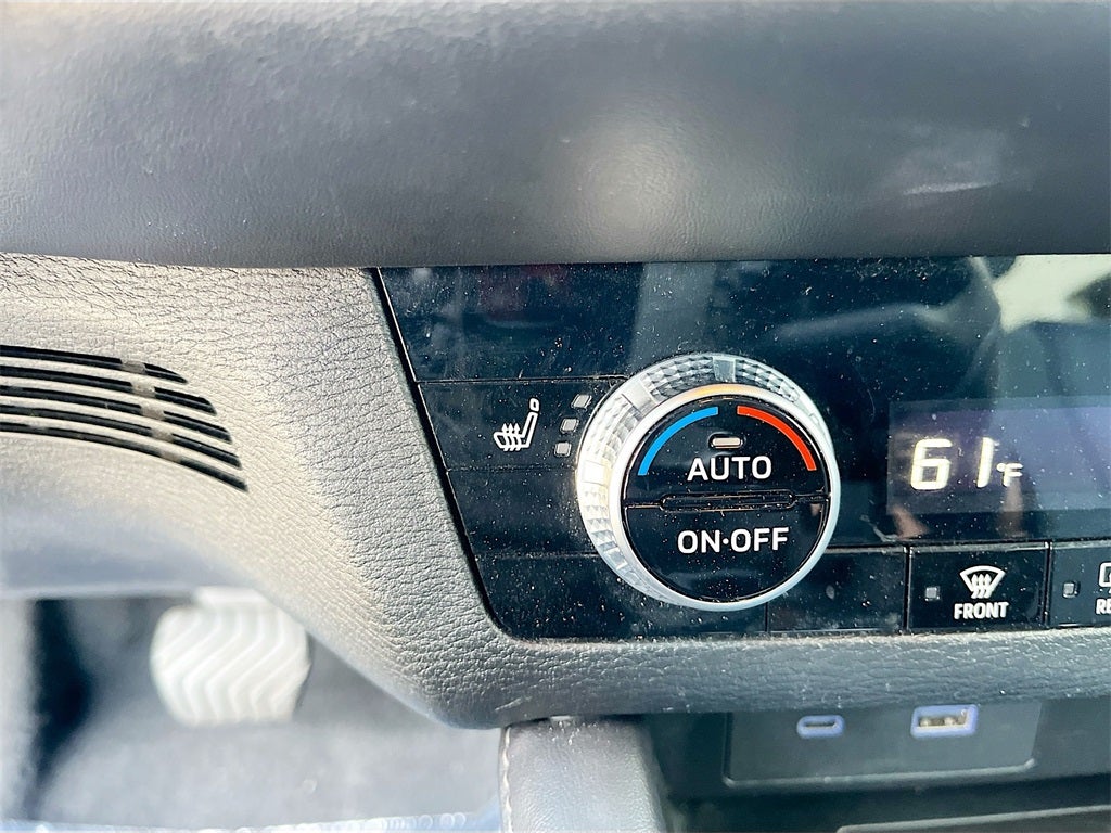 2024 Mitsubishi Outlander Base