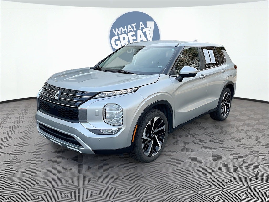 2024 Mitsubishi Outlander Base