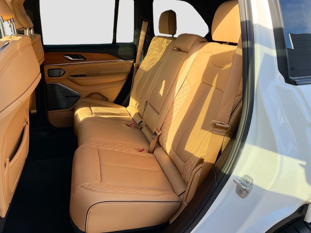 2022 Jeep Grand Cherokee Summit