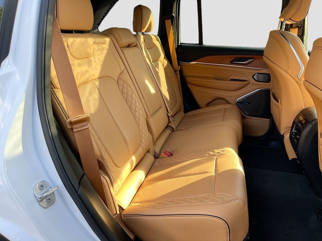 2022 Jeep Grand Cherokee Summit