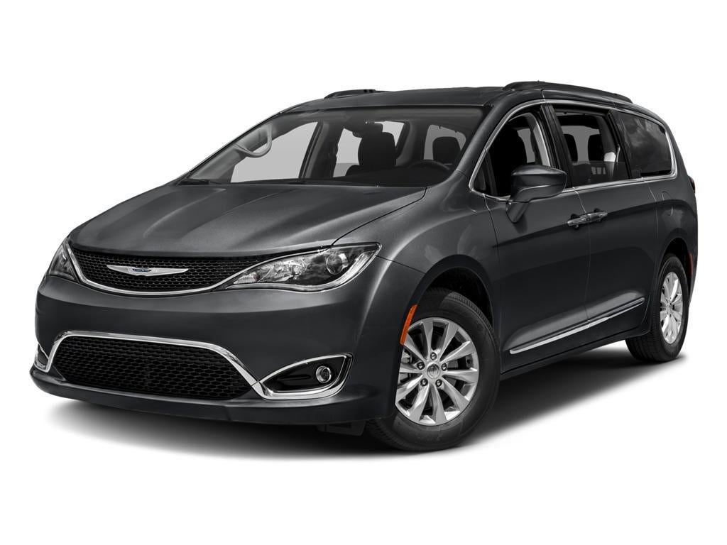 2017 Chrysler Pacifica Touring-L Plus's photo