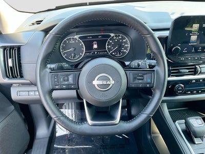 2025 Nissan Pathfinder SL