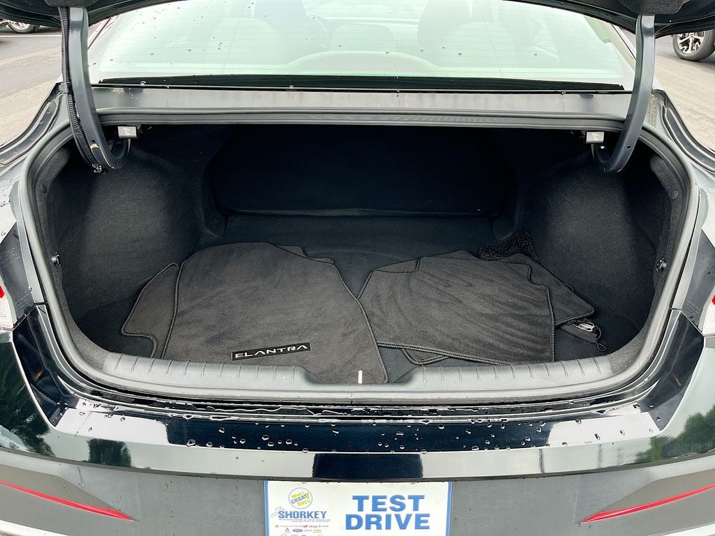 2024 Hyundai Elantra SE