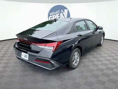 2024 Hyundai Elantra SE