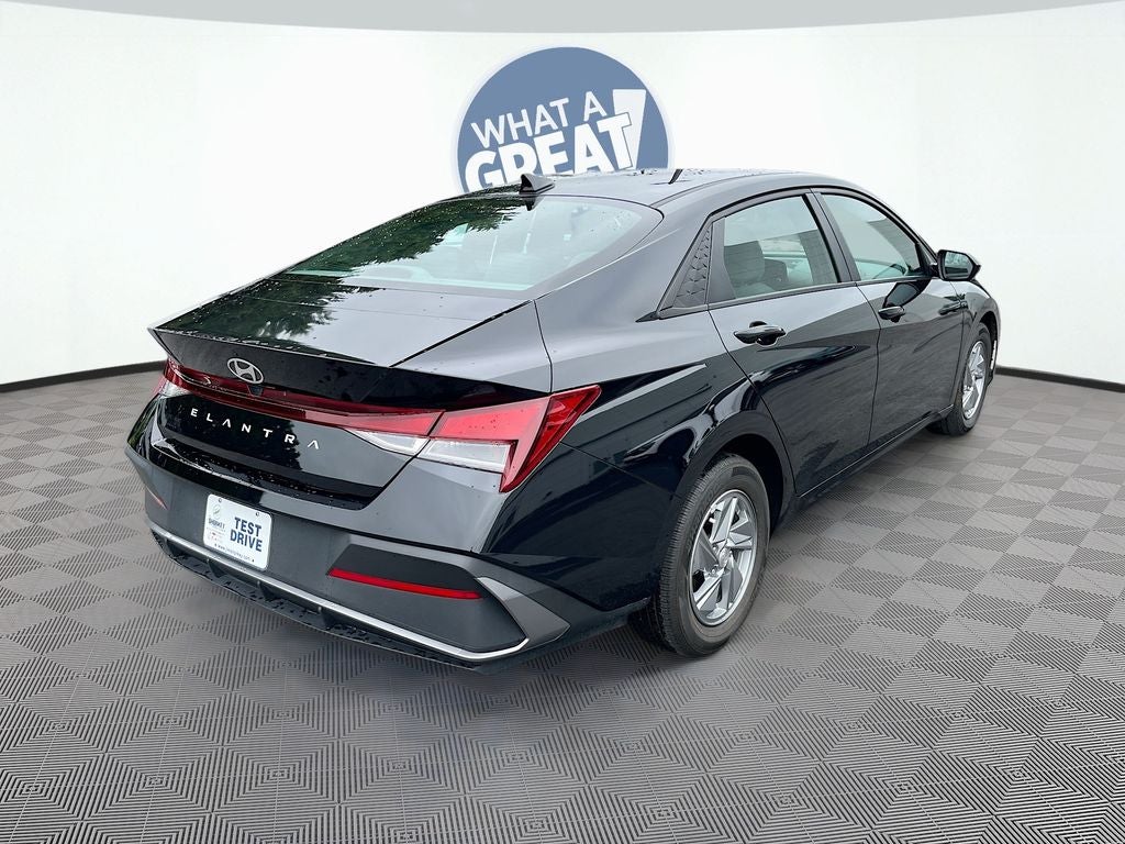 2024 Hyundai Elantra SE