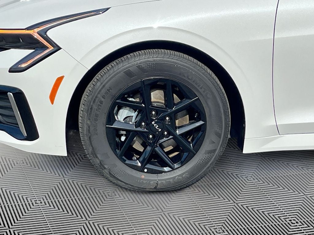 2025 Kia K5 LXS